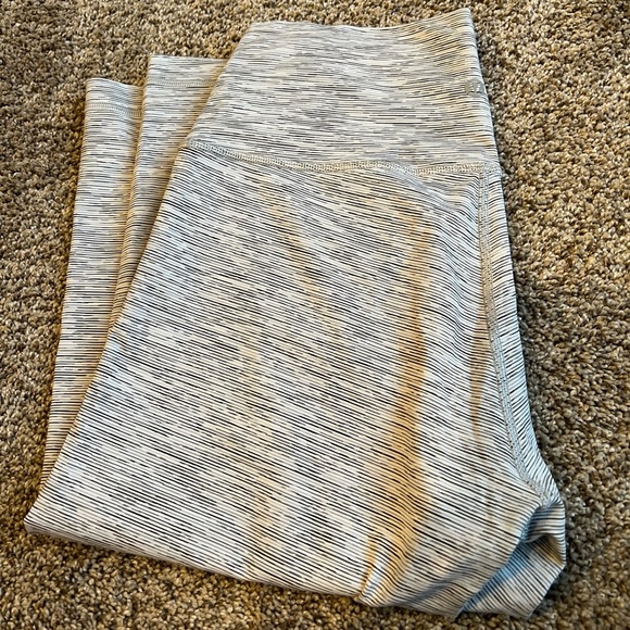 Lululemon cropped leggings sz 10 NWOT 17” wunder - Picture 2 of 5